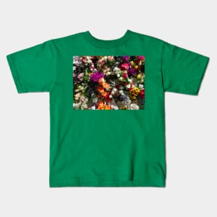 flowers that look real Kids T-Shirt